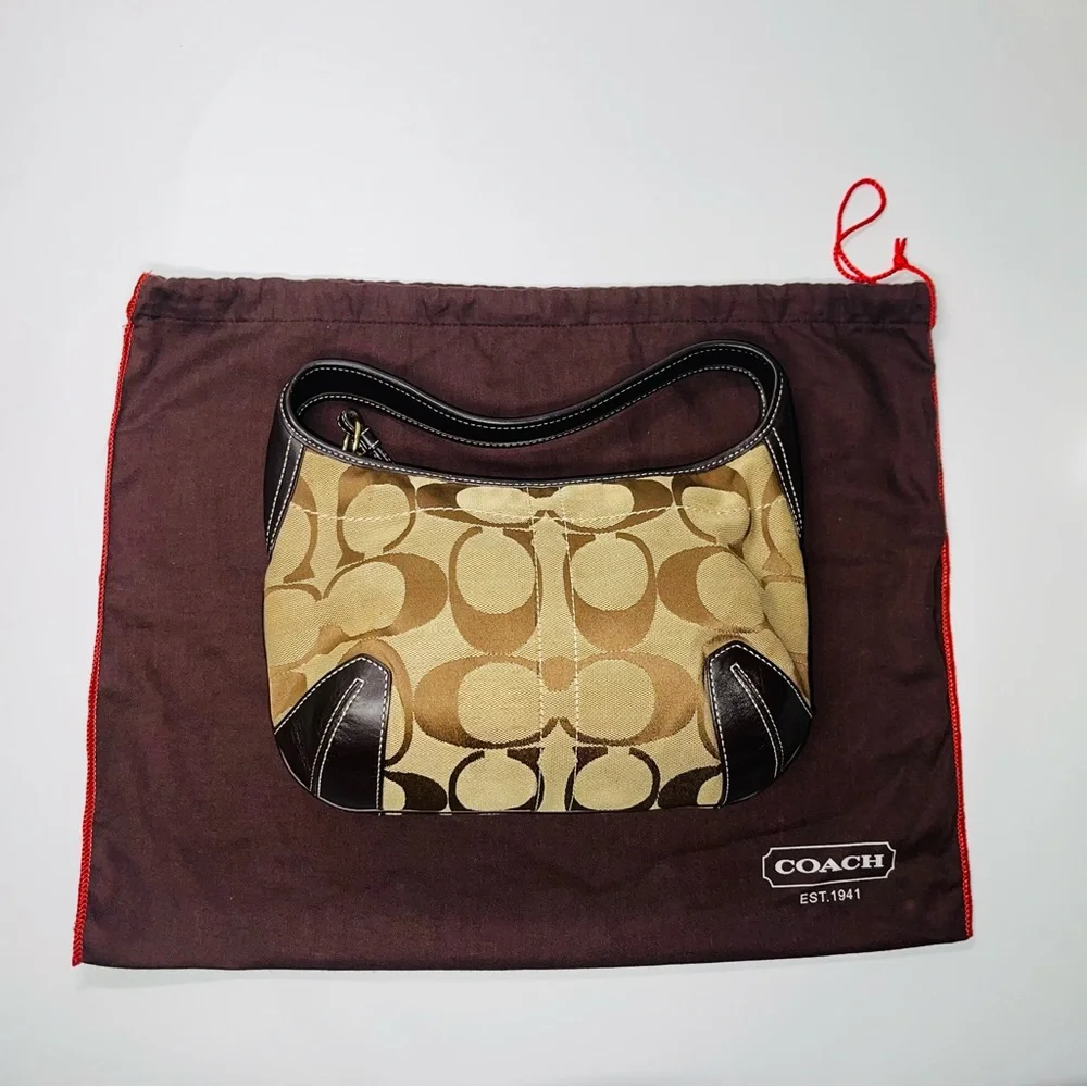 COACH VINTAGE MODEL HANDBAG